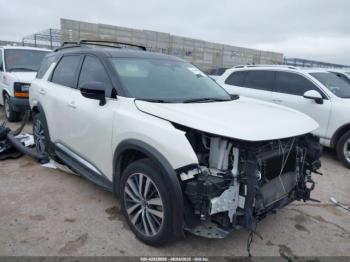  Salvage Nissan Pathfinder
