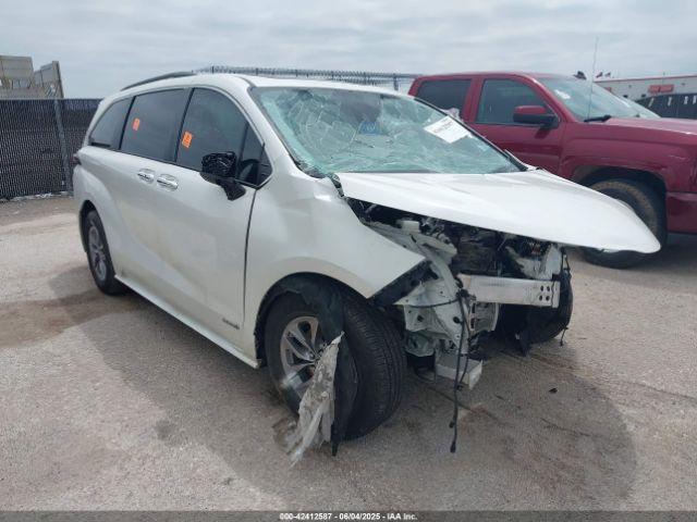  Salvage Toyota Sienna