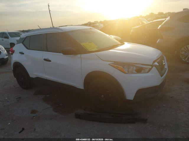  Salvage Nissan Kicks