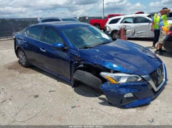  Salvage Nissan Altima