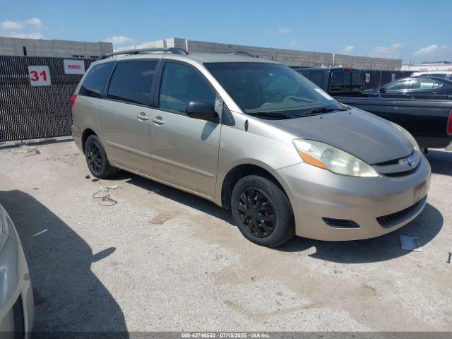  Salvage Toyota Sienna
