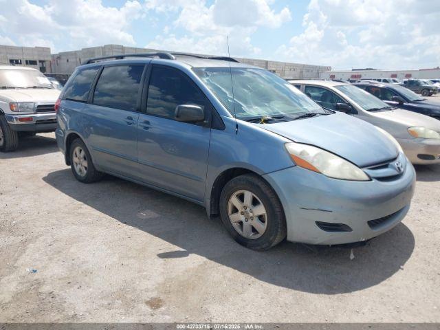  Salvage Toyota Sienna