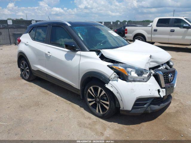  Salvage Nissan Kicks