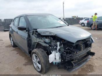  Salvage Nissan Kicks Play