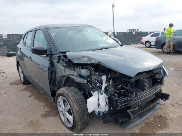  Salvage Nissan Kicks Play