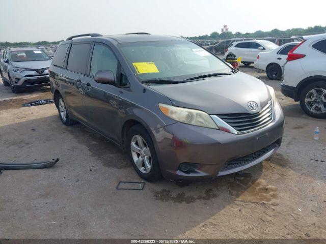  Salvage Toyota Sienna