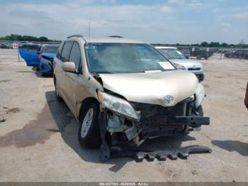  Salvage Toyota Sienna