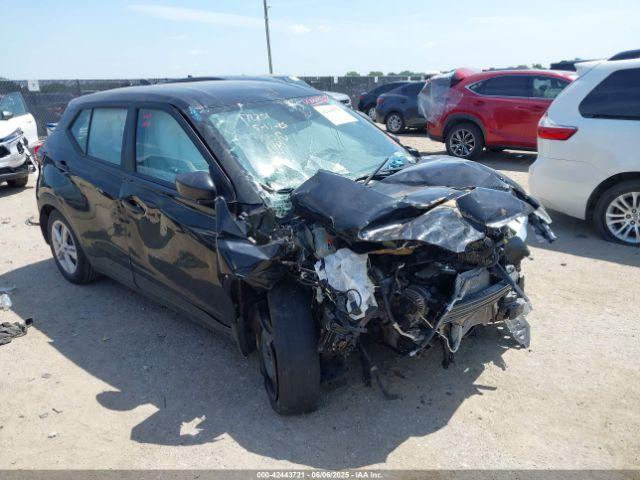  Salvage Nissan Kicks