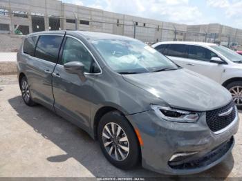  Salvage Chrysler Pacifica