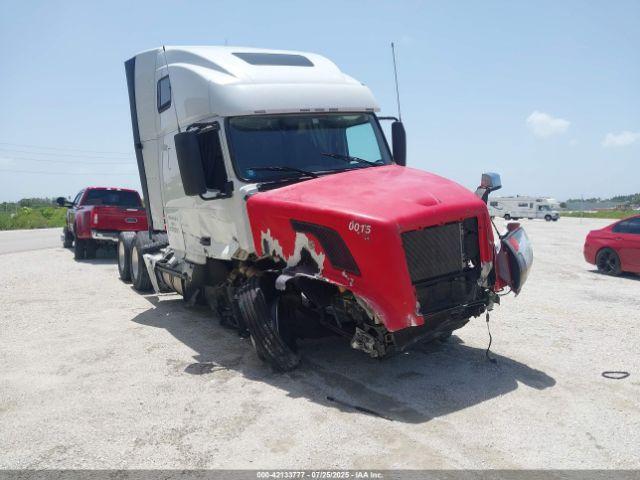  Salvage Volvo Vn