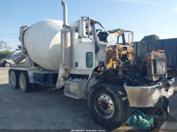  Salvage Peterbilt 335