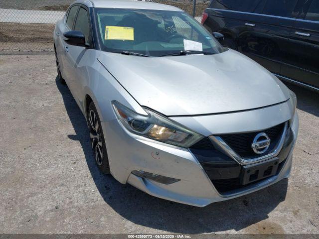  Salvage Nissan Maxima