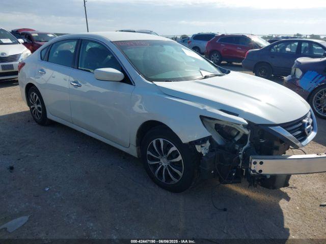  Salvage Nissan Altima