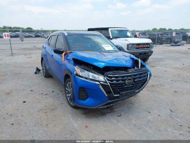  Salvage Nissan Kicks