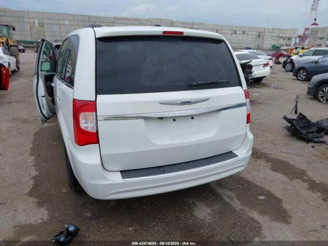  Salvage Chrysler Town & Country