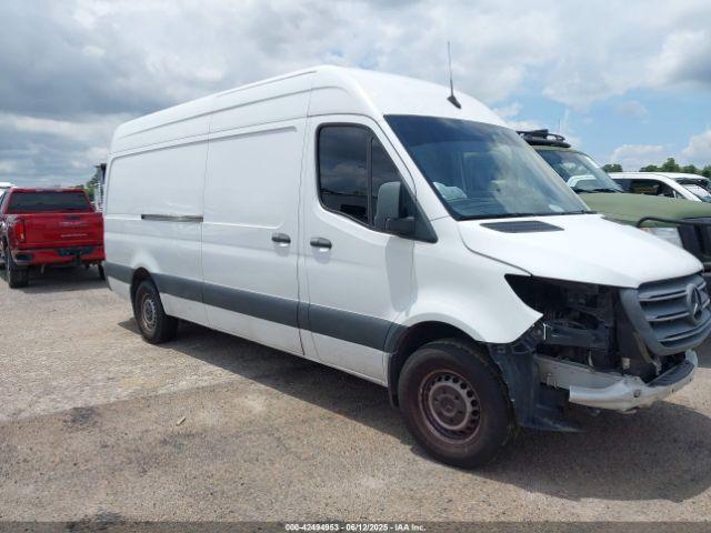  Salvage Mercedes-Benz Sprinter 2500