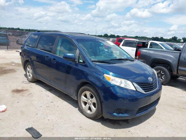  Salvage Toyota Sienna