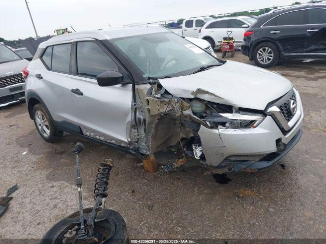  Salvage Nissan Kicks