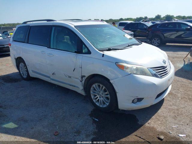  Salvage Toyota Sienna