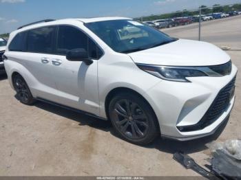  Salvage Toyota Sienna