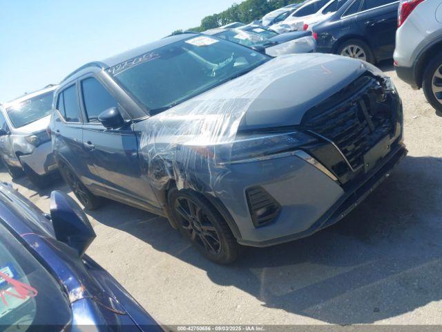  Salvage Nissan Kicks