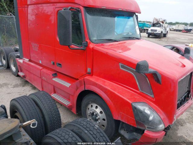  Salvage Volvo Vnl