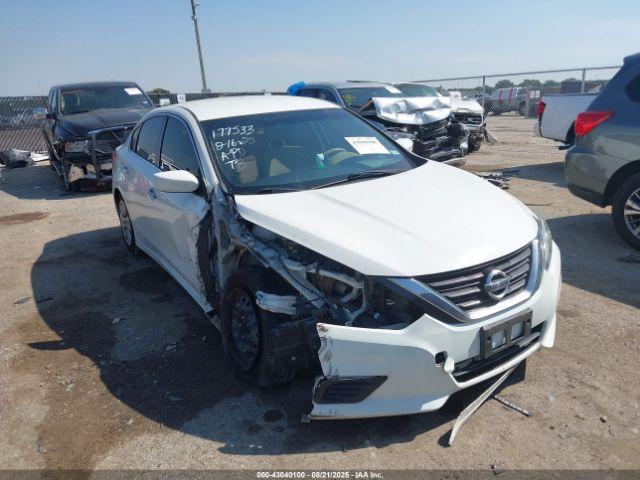  Salvage Nissan Altima