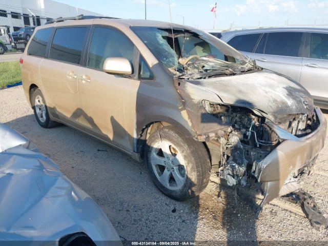  Salvage Toyota Sienna