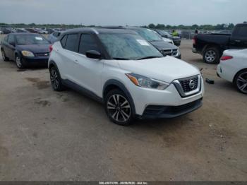  Salvage Nissan Kicks