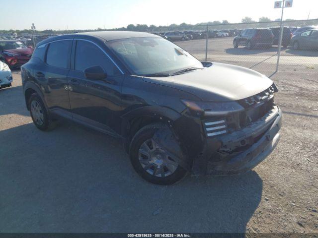  Salvage Nissan Kicks