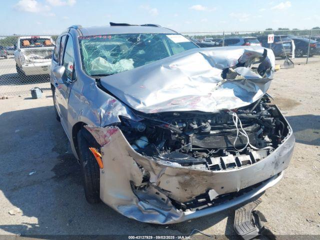  Salvage Chrysler Pacifica