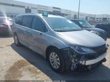  Salvage Chrysler Pacifica