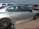 Toyota Camry Se Image 16