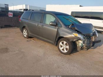  Salvage Toyota Sienna