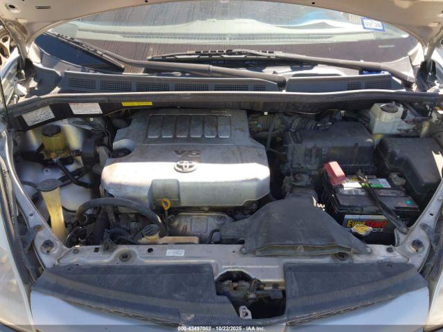 Toyota Sienna Le Image 8