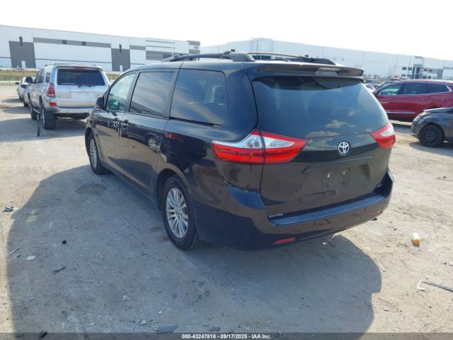 Toyota Sienna Xle 8 Passenger Image 13