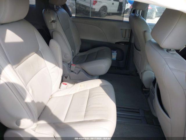 Toyota Sienna Xle 8 Passenger Image 3