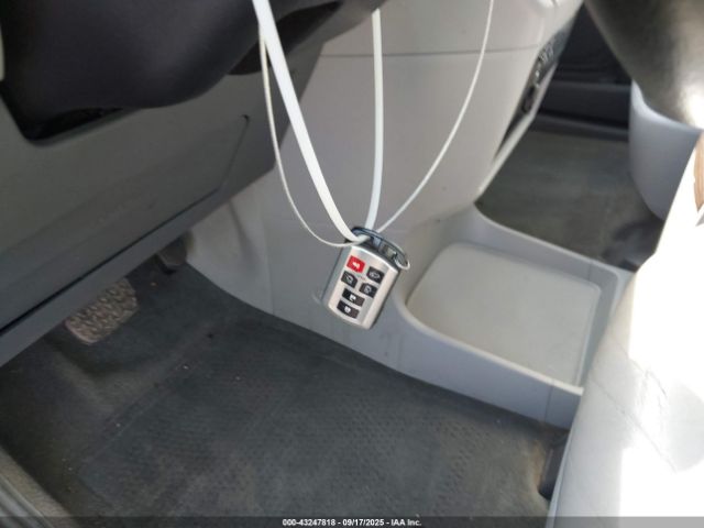 Toyota Sienna Xle 8 Passenger Image 5