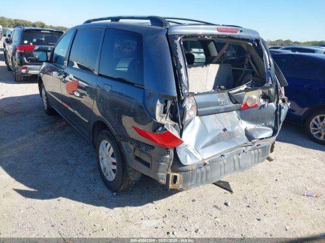 Toyota Sienna Le Image 11