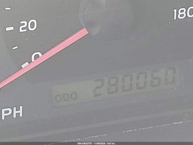 Toyota Tundra Limited V8 Image 12