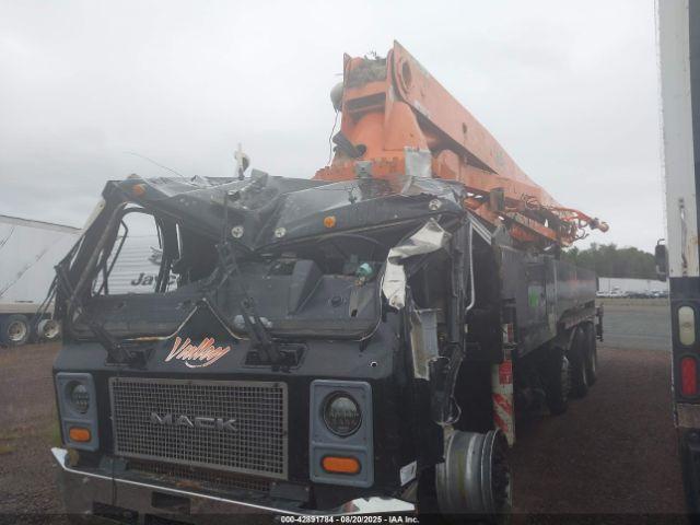  Salvage Mack 600