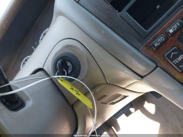 Toyota Avalon Xls Image 2