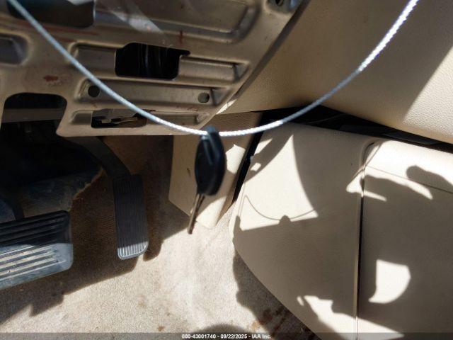 GMC Yukon Denali Image 8