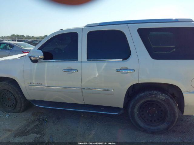 GMC Yukon Denali Image 7