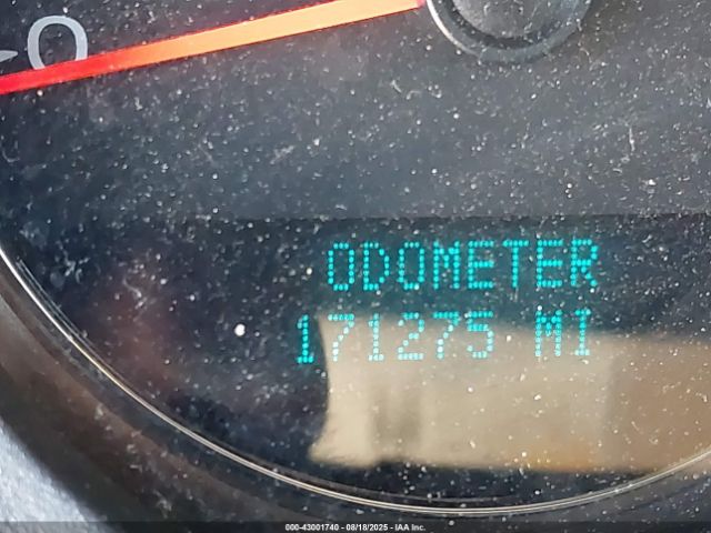 GMC Yukon Denali Image 14