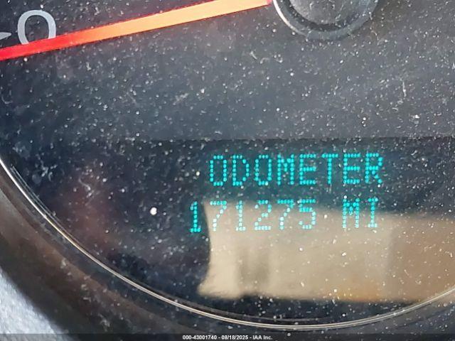 GMC Yukon Denali Image 14