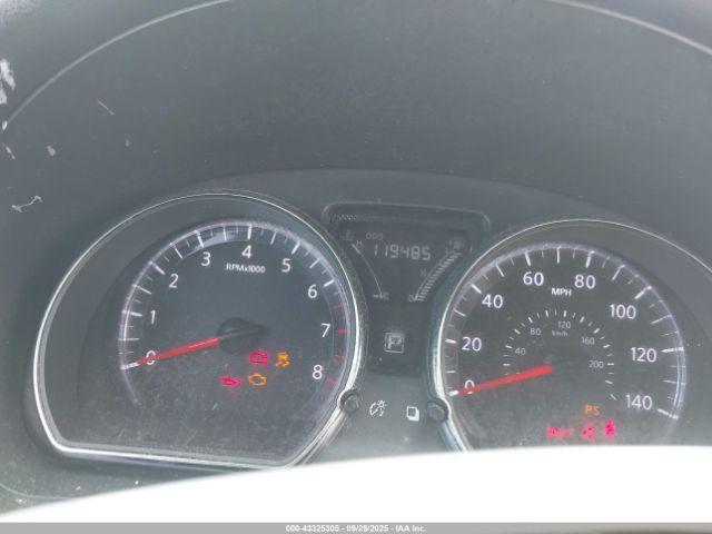 Nissan Versa 1.6 Sv Image 3