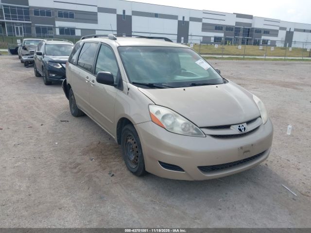 Toyota Sienna Le Image 1