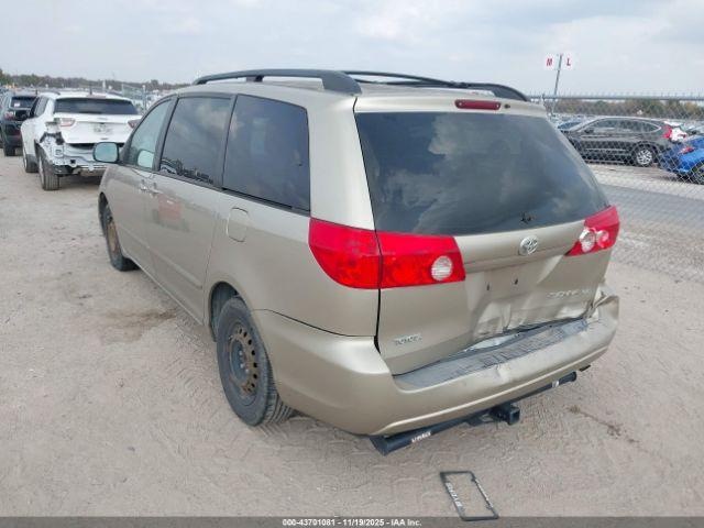 Toyota Sienna Le Image 3