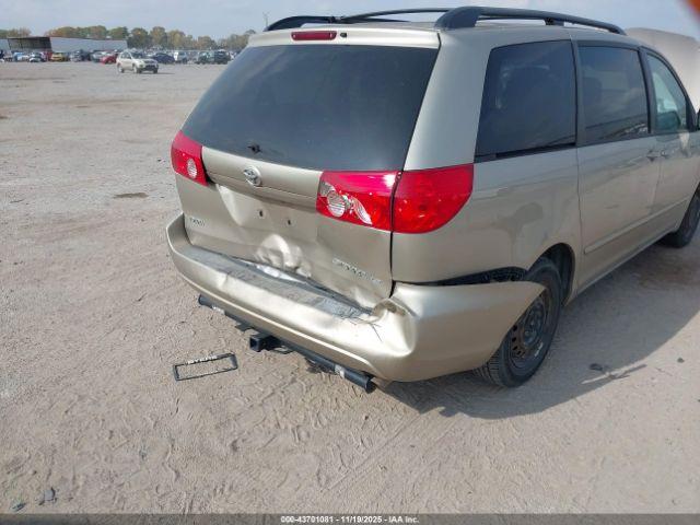 Toyota Sienna Le Image 6